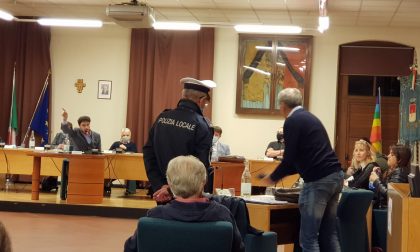 Busto Garolfo, consigliere di minoranza buttato fuori dall'aula