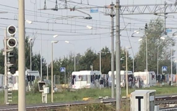 Nomadi alla stazione, il sindaco firma l’ordinanza di sgombero
