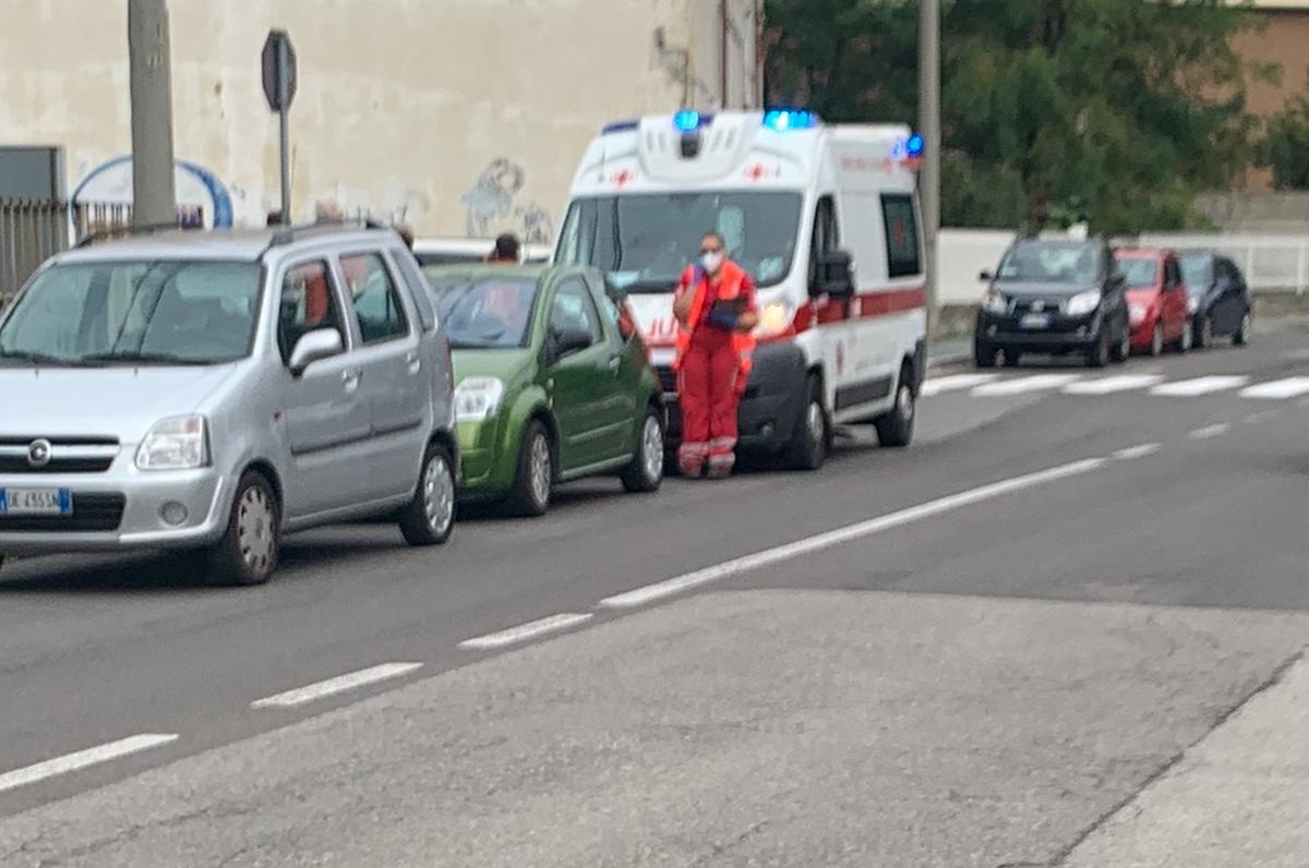 Anziano cade andando a votare, arriva l’ambulanza