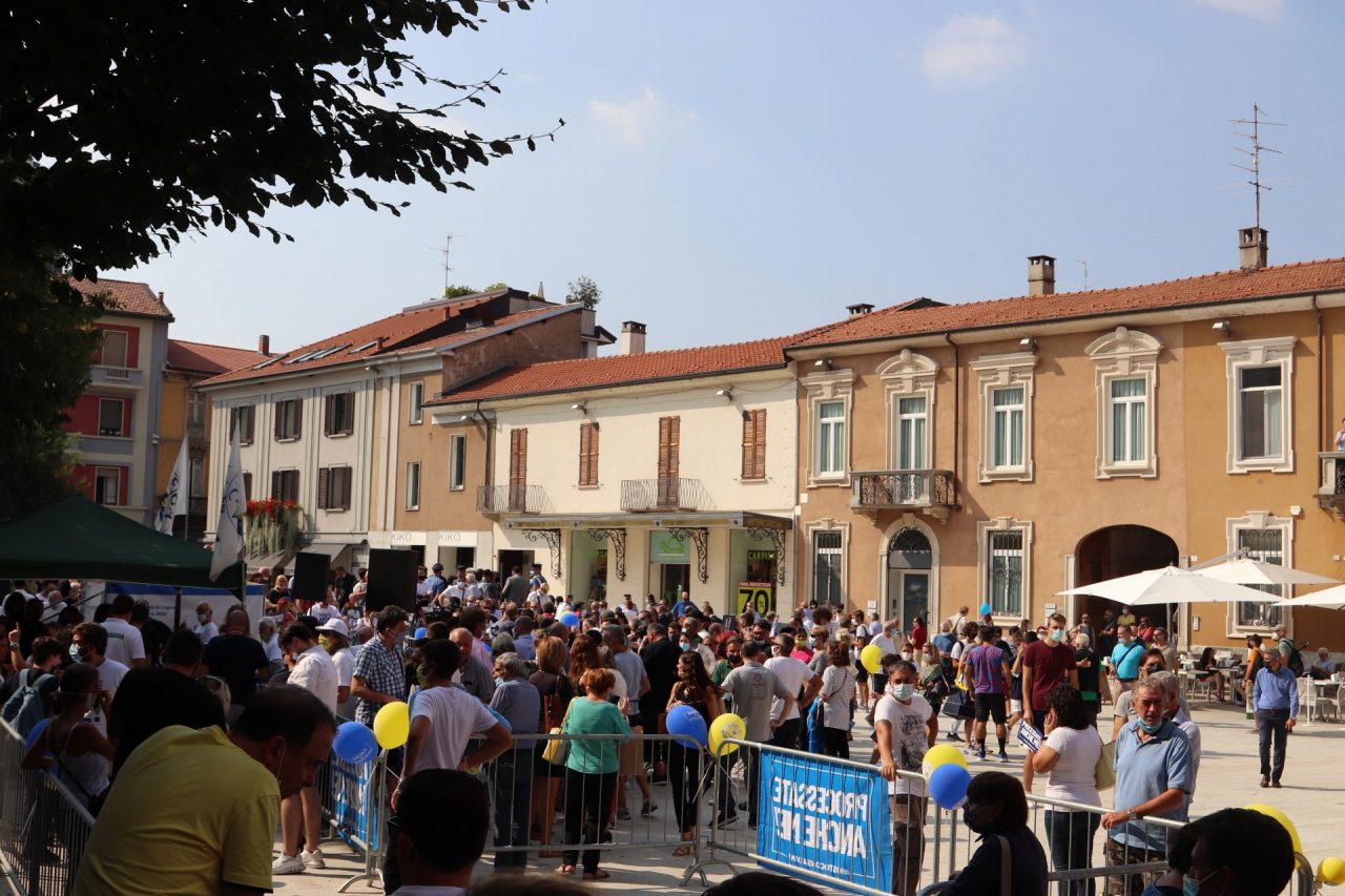 Insulta la Polizia al comizio di Salvini a Legnano: indagato