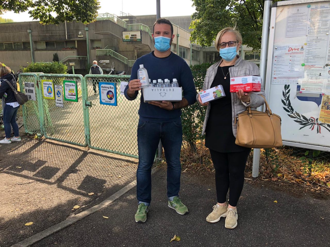 La Lega dona gel e mascherine alle scuole di Corbetta