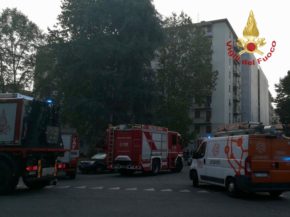 Esplosione in un palazzo, un uomo è gravissimo e oltre 50 feriti FOTO