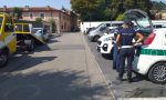 Fugge dalla Polizia Locale, gli agenti riescono a sequestrargli l'auto