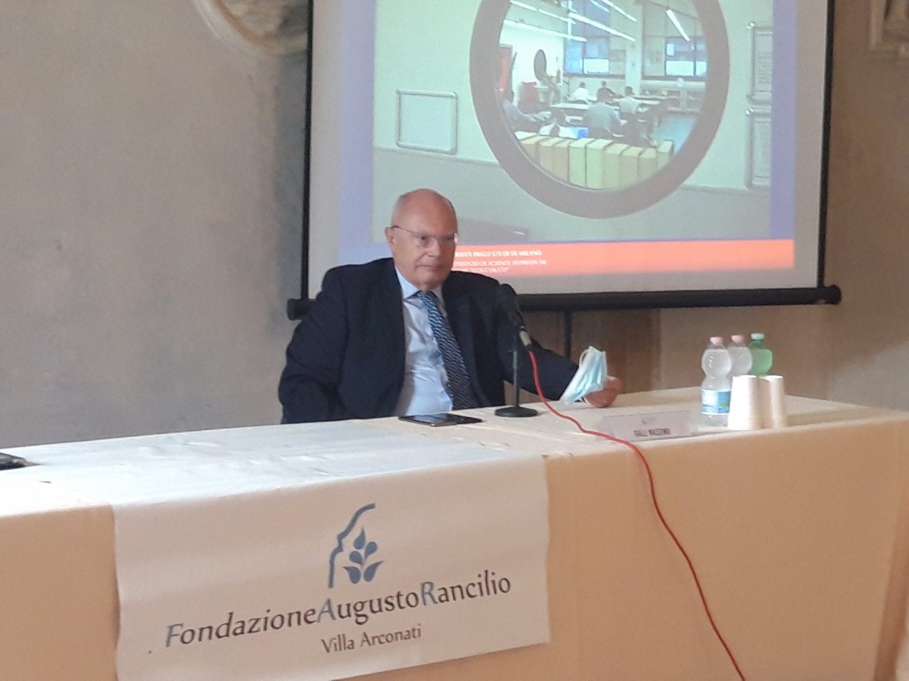 Coronavirus, il professor Galli a Villa Arconati-Far: “Test rapidi e anticorpi in attesa del vaccino”