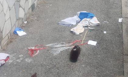 Anziano esce in strada e si accoltella FOTO