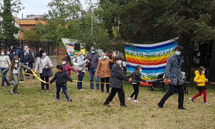 Catena umana per la pace, tante adesioni all'iniziativa FOTO