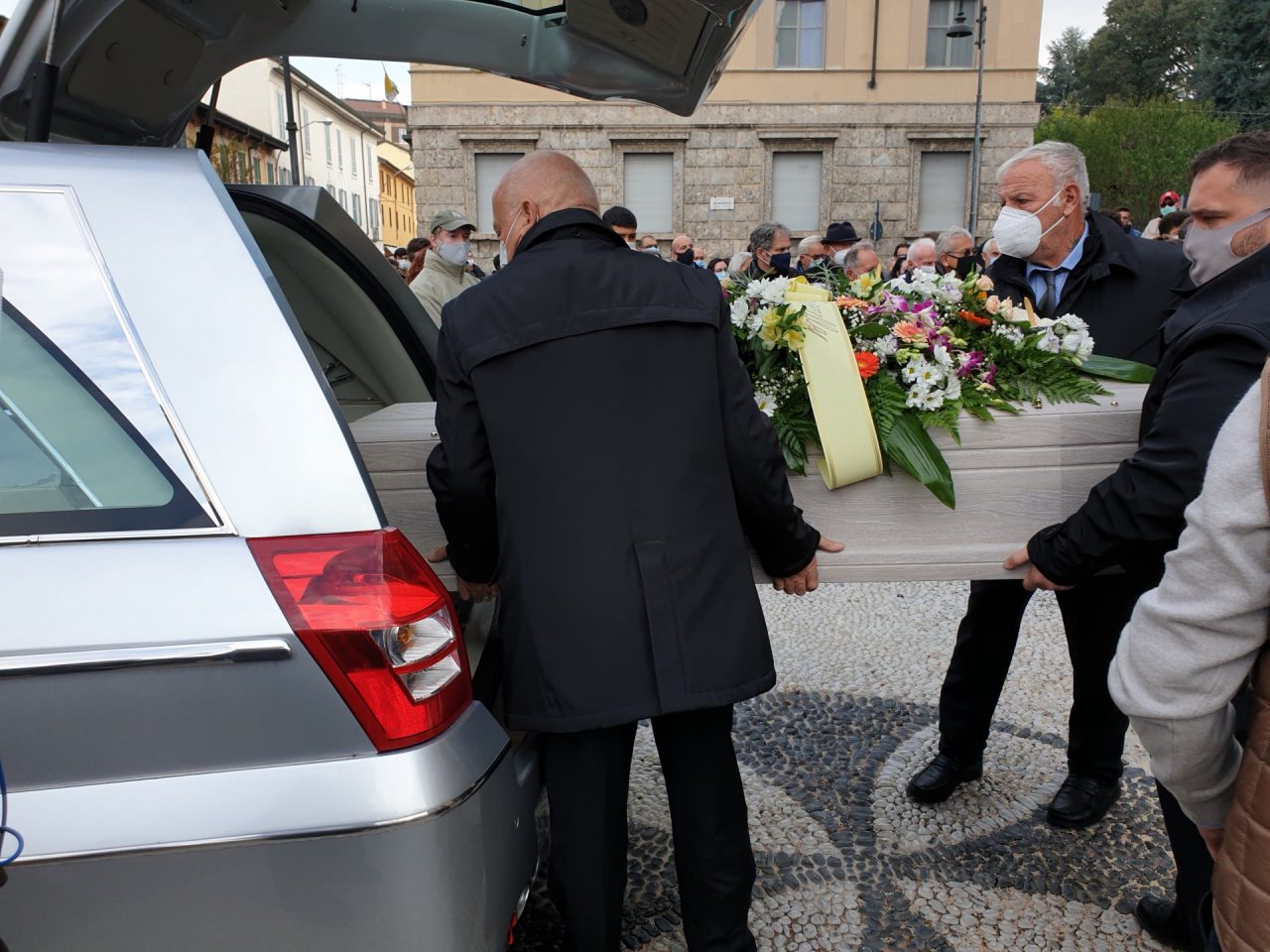 Magenta si ferma per l’addio a Riccardo Bona