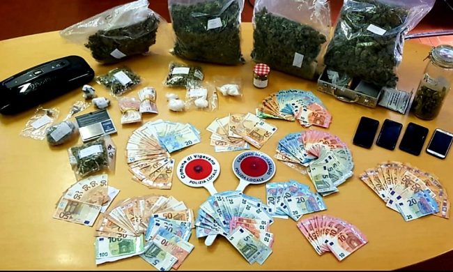 Smantellato giro di spaccio di marijuana tra Vigevano e Parabiago VIDEO