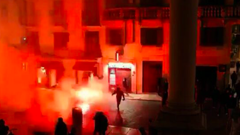 Guerriglia in tutta Italia contro il nuovo Dpcm: Milano messa a ferro e fuoco VIDEO