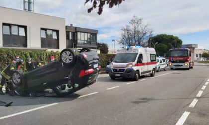Colpita da malore alla guida di un'auto urta un'altra macchina e si ribalta