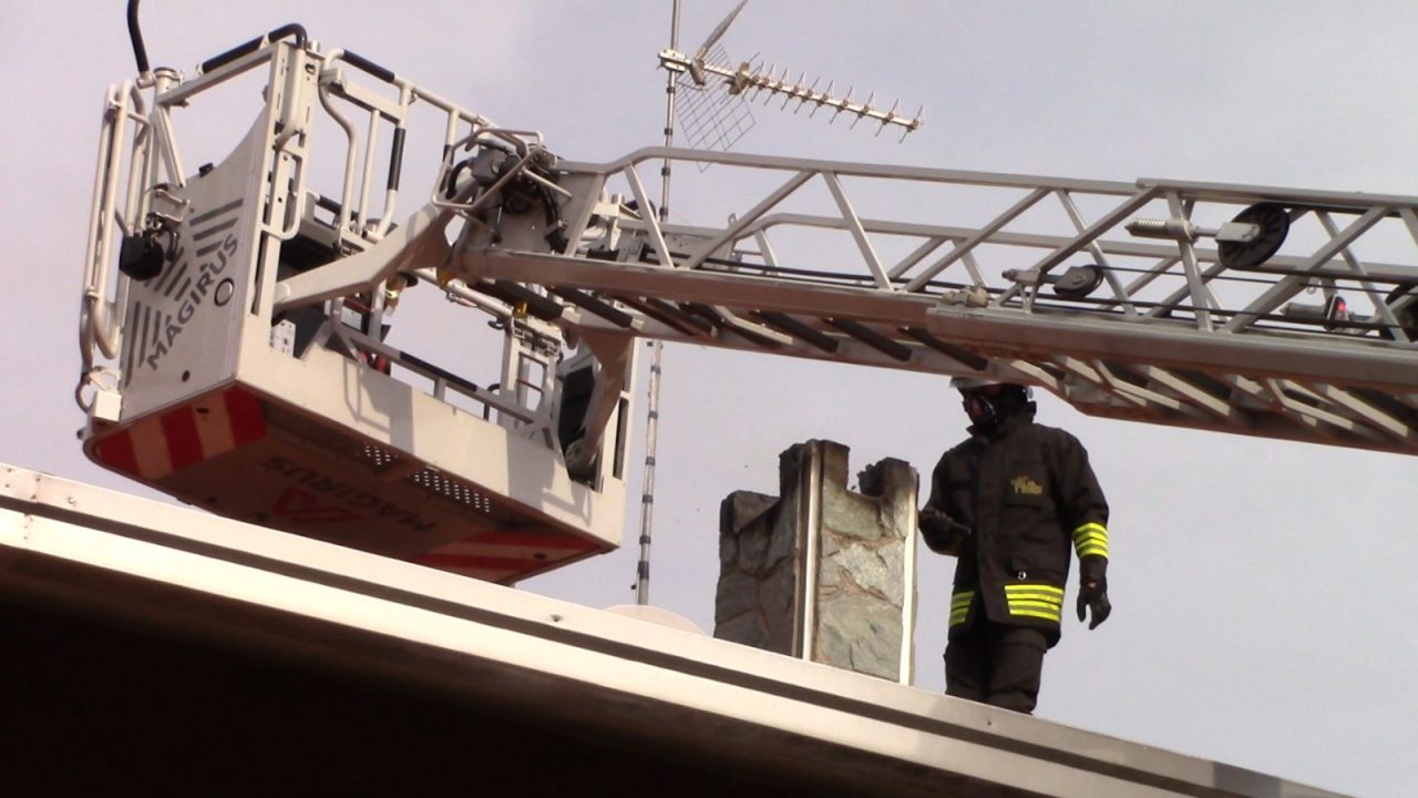 rescaldina incendio canna fumaria via k2