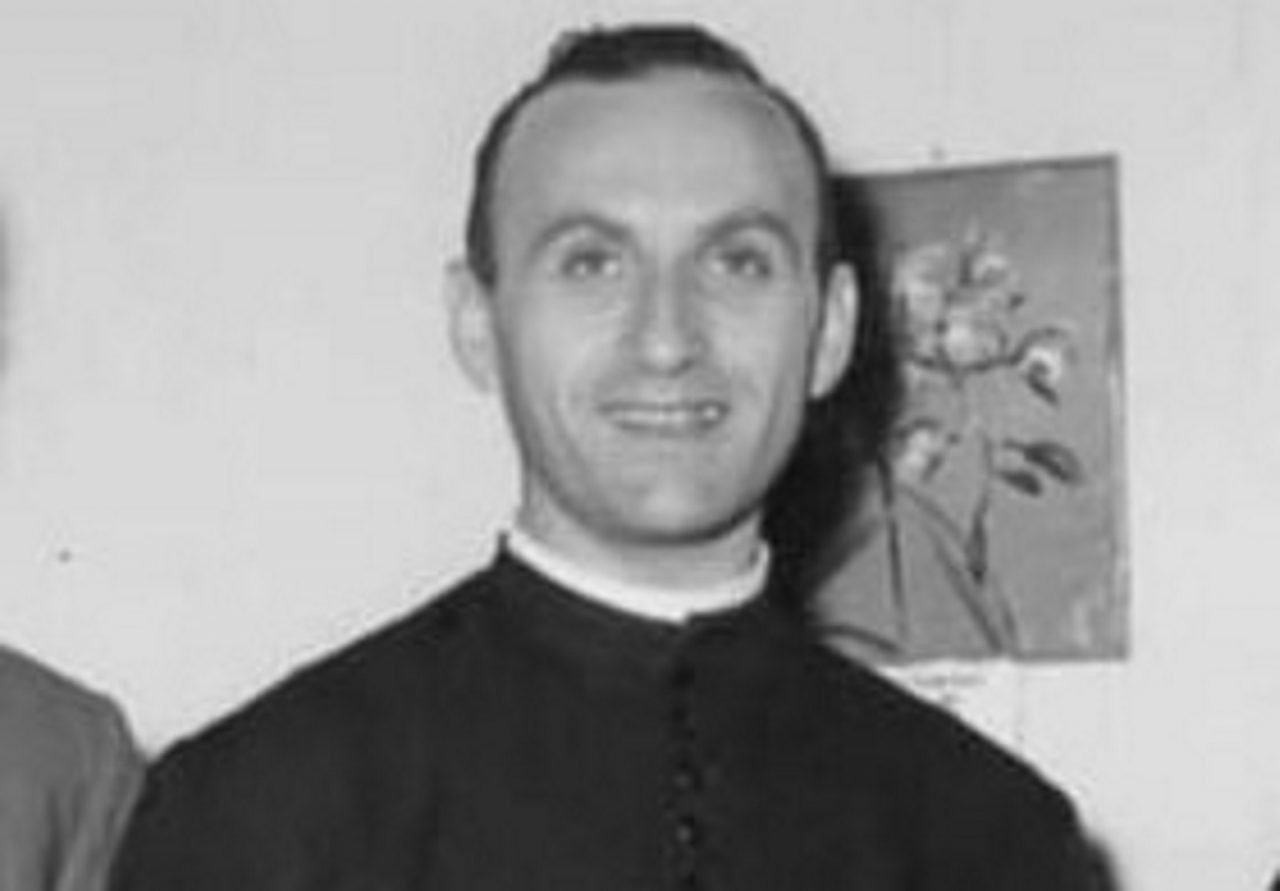 Addio a Pietro Rosana, il don che si era…sposato