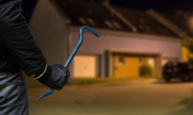 Ladri seriali depredavano gli incassi delle macchinette di autolavaggi e lavanderie