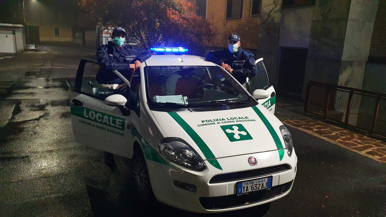 Polizia Locale, pattugliamenti per Dpcm e coprifuoco: controllato anche un prete FOTO