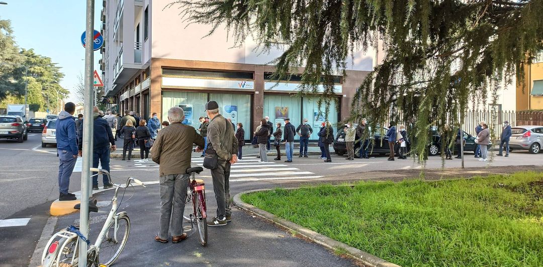A Parabiago in coda per il vaccino