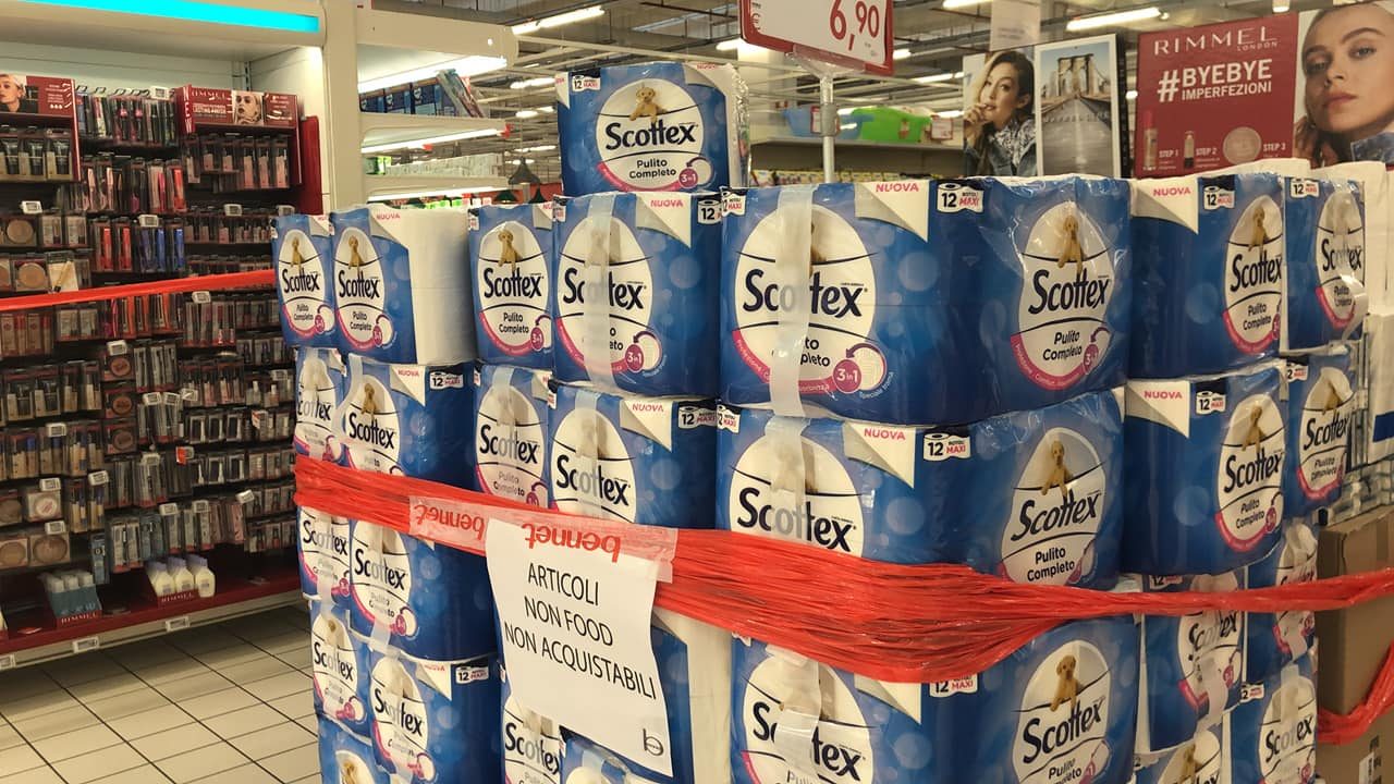 Niente vendita di carta igienica al supermercato di Vanzaghello e Nerviano