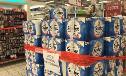 Niente vendita di carta igienica al supermercato di Vanzaghello e Nerviano