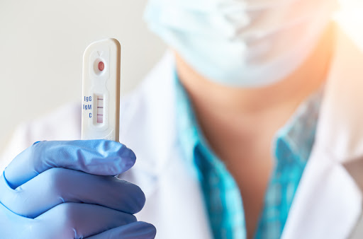 Tamponi per le classi in quarantena a scuola: li fa il Comune