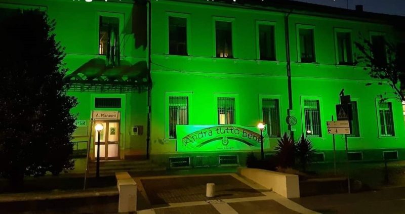Giornata mondiale dei diritti dell’infanzia e dell’adolescenza: municipio illuminato