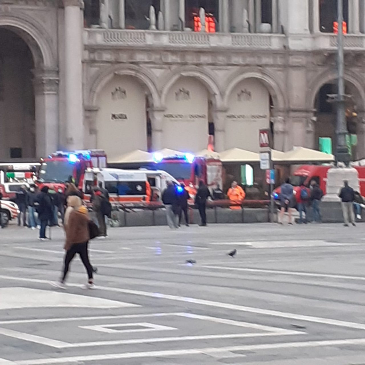 27enne tenta il suicidio buttandosi sotto la metro
