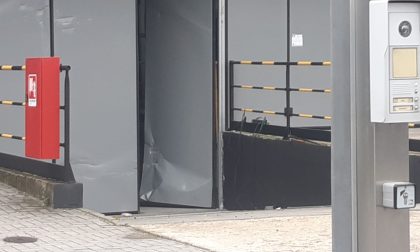 Commando di ladri assalta il Calzaturificio Roveda, speronata l'auto della security