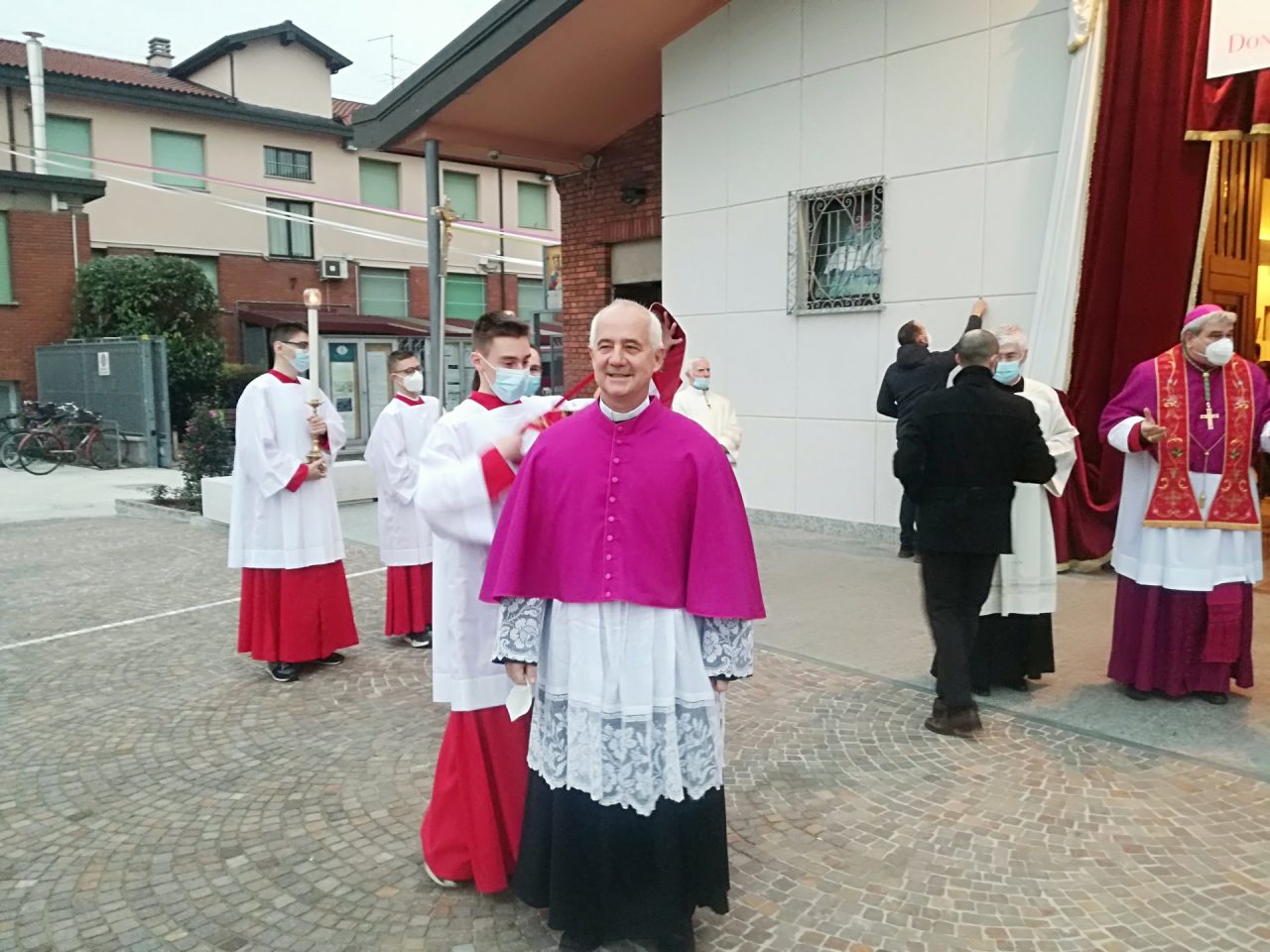 Bareggio dà il benvenuto a don Luca FOTO