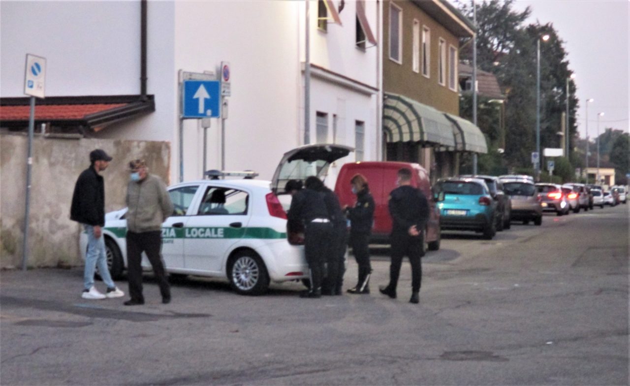 Donna investita a Cesate e portata in ospedale