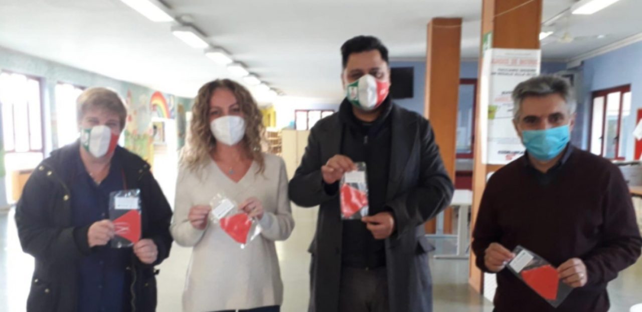 Emergenza Covid, 3500 mascherine: il dono del Comune alle scuole