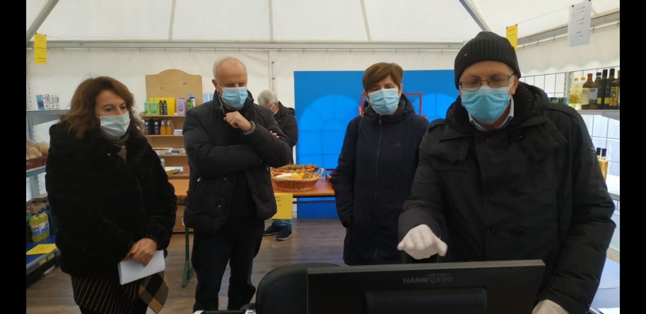 Taglio del nastro per il Mercato solidale di Legnano