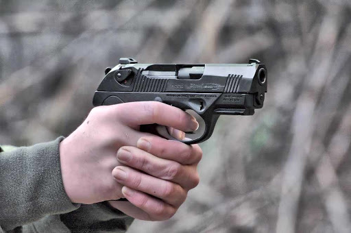 Aggrediscono guardia giurata sul treno e gli rubano la pistola