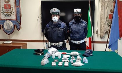 Tre chili di droga in un'auto abbandonata