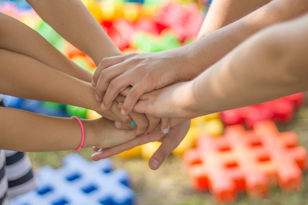 “Guardate il mondo con gli occhi di un bambino”: l’invito del Comune
