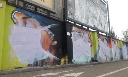 Vandalizzati i murales dedicati a medici e infermieri del Sacco realizzati dal writer nervianese Cheone FOTO