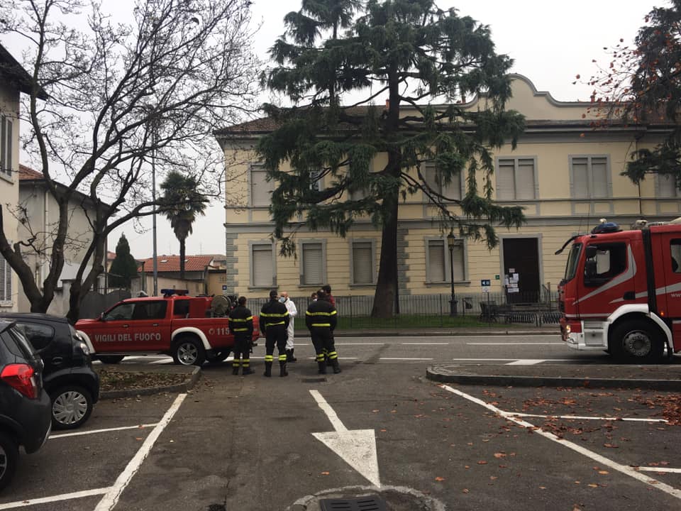 I Vigili del fuoco sanificano poliambulatorio e Centro Anziani