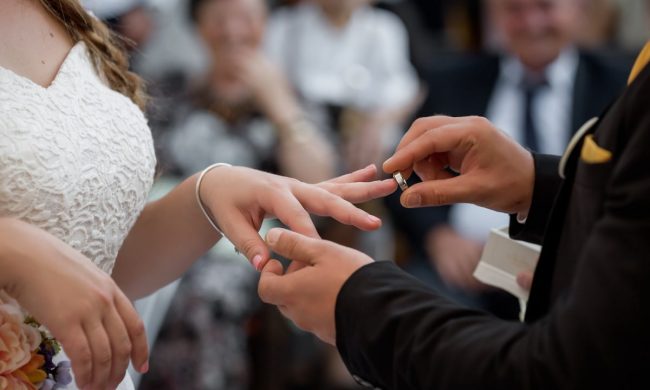Quarantenne si risposa, ma si era dimenticato di divorziare: condannato per bigamia