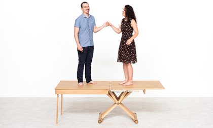 L’idea salvaspazio dei tavolini trasformabili in tavoli da pranzo