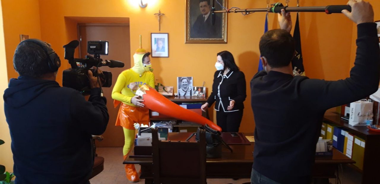 Capitan Ventosa arriva a Magenta e stuzzica il sindaco