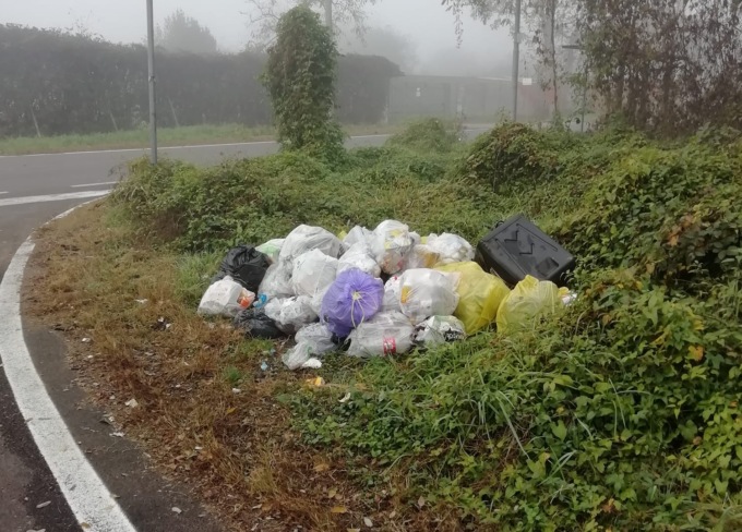 Abbandono rifiuti, arrivano le fototrappole