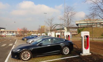 Tesla Supercharger V3: in Italia apre la terza stazione di ricarica. Dove? Ad Arese!