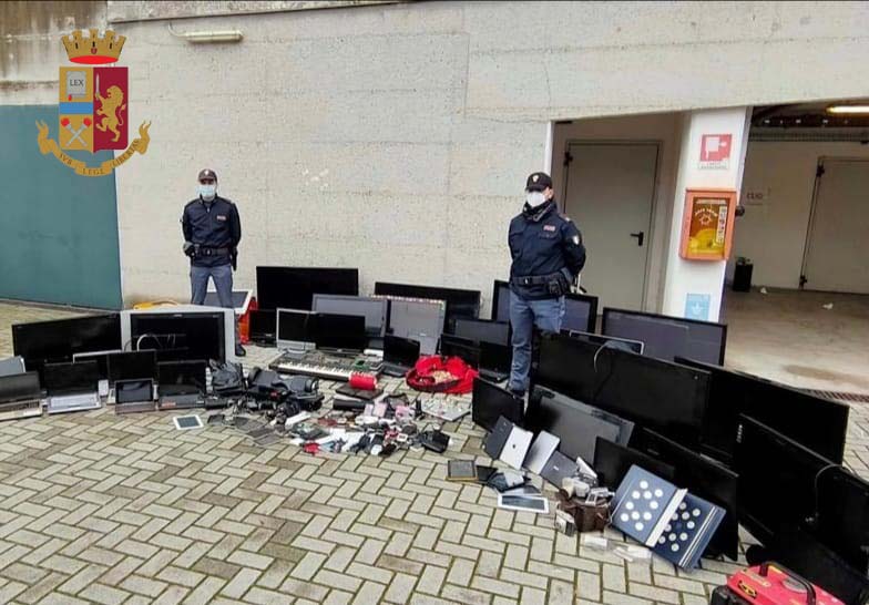 Materiale hitech trovato in un edificio occupato