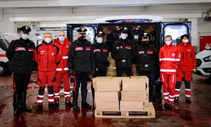 I Carabinieri donano beni di prima necessità alla Croce rossa