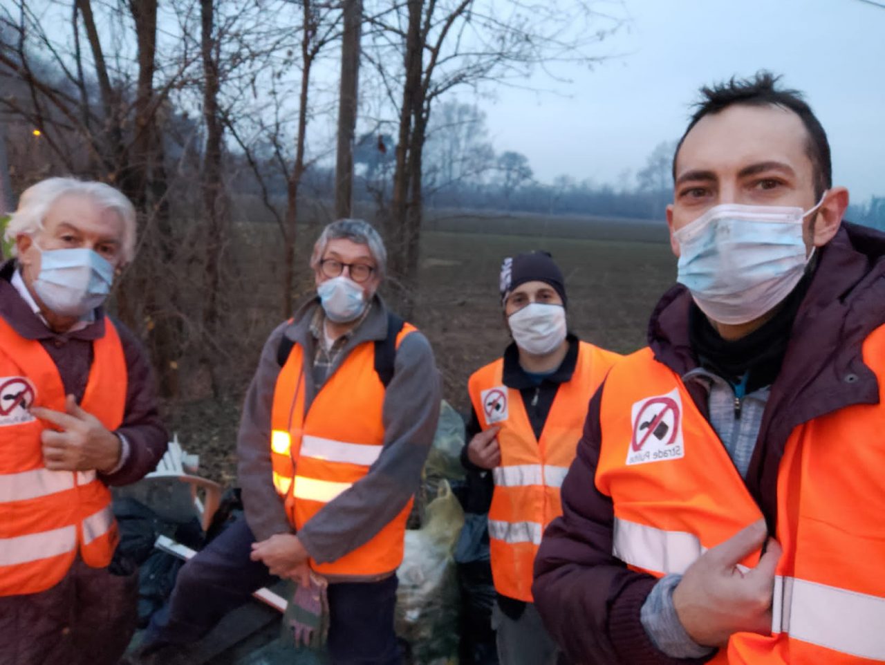 Gruppo strade pulite Altomilanese in azione: rinvenuto molto materiale di scarto edile FOTO