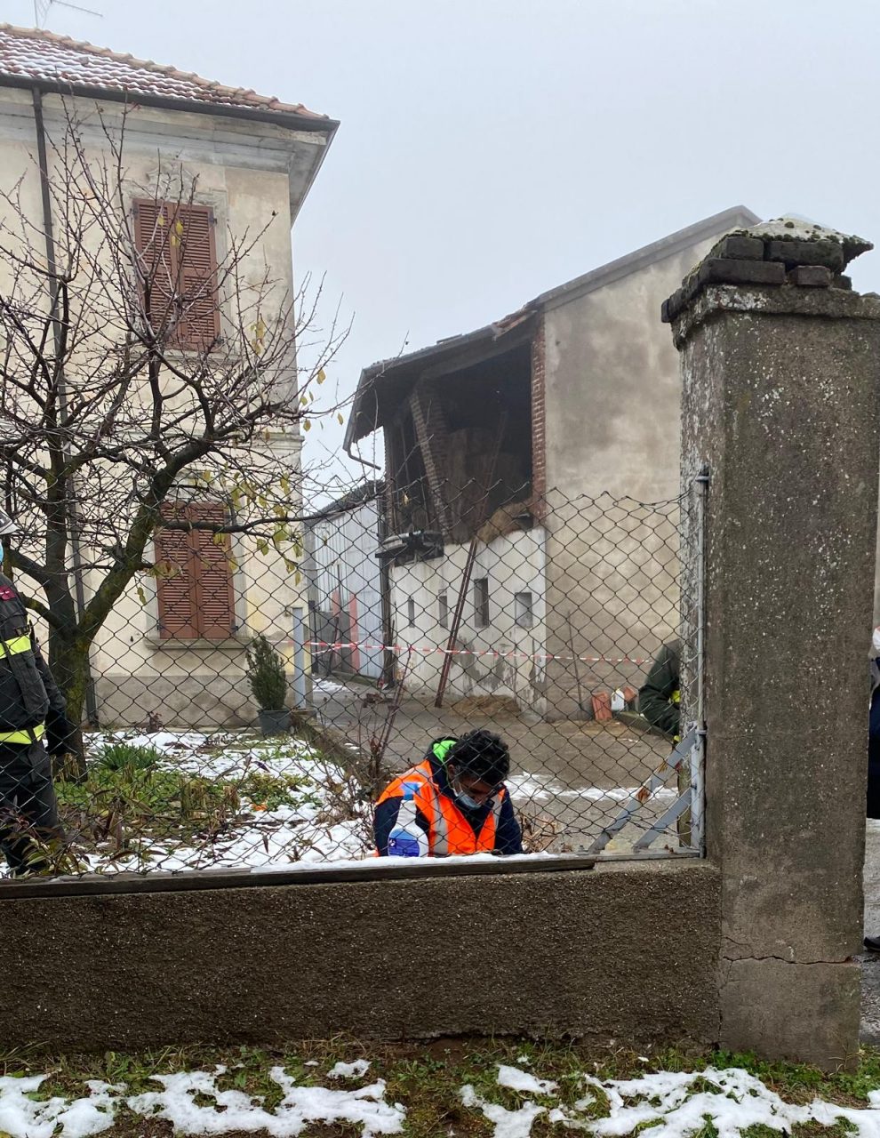 Cascinale pericolante: coppia di novantenni evacuata – LE FOTO