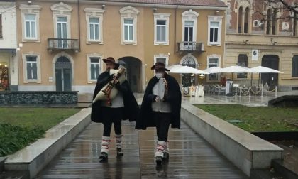 Zampognari per le vie e le Rsa di Legnano FOTO e VIDEO