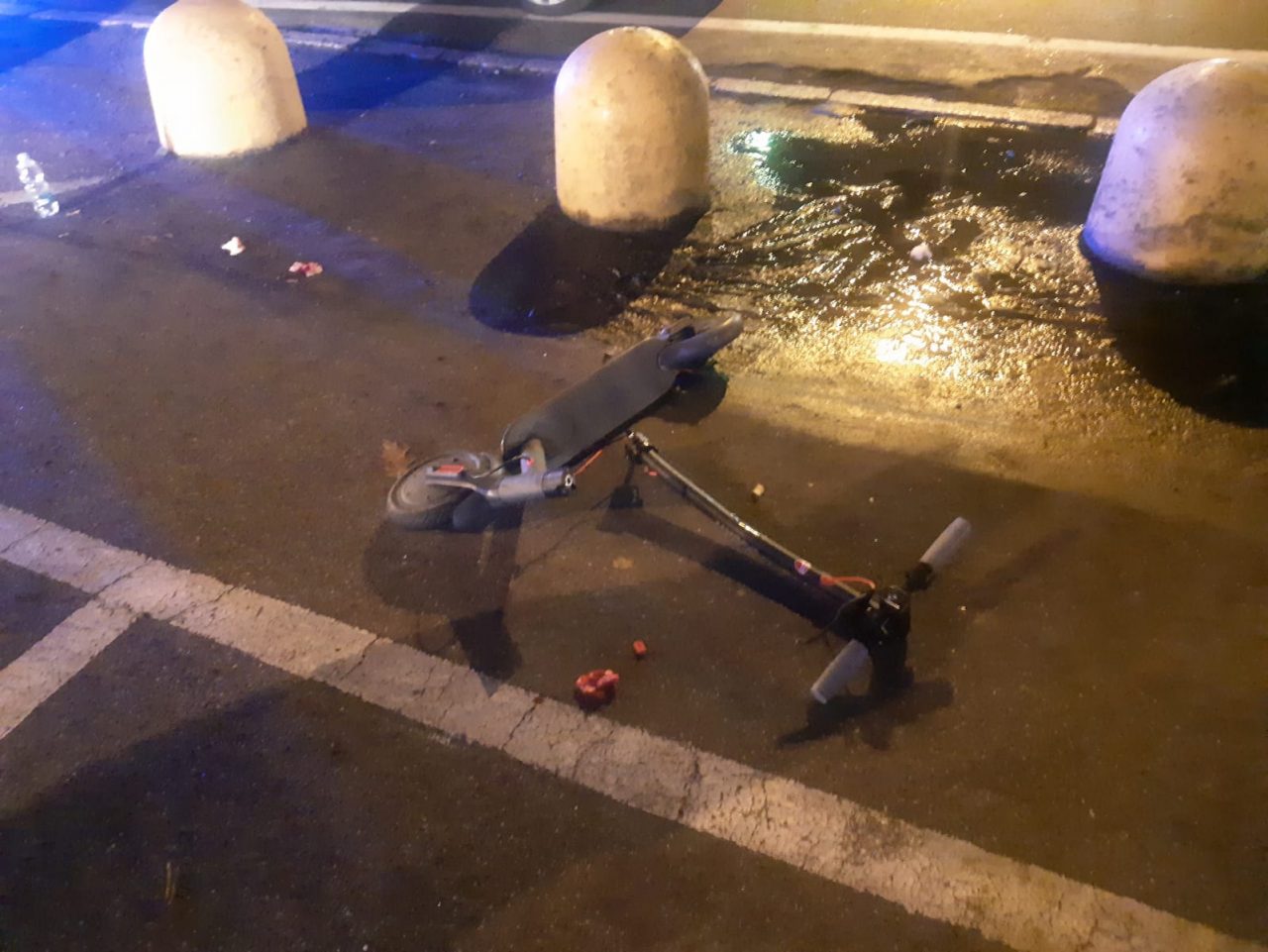 In due sul monopattino, investiti da un’auto