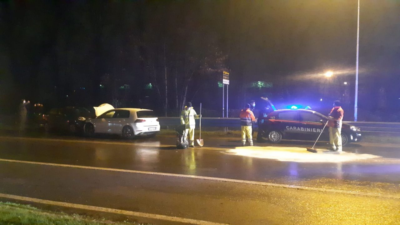 Maxi incidente sul Sempione tra due auto – LE FOTO