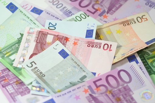 “Presta il nome” ad attività imprenditoriali del marito: la buona azione si trasforma in cartelle esattoriali da 443mila euro