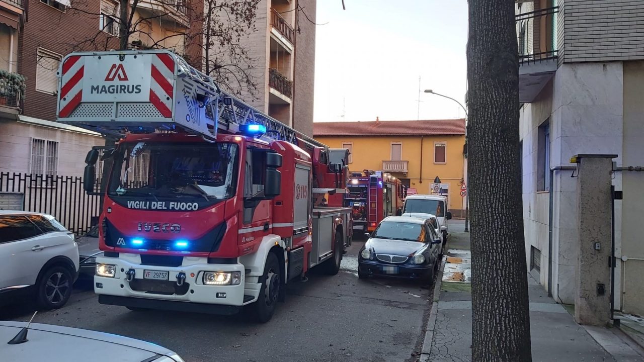 Incendio in casa nella notte di S.Stefano, anziana e badante salvate dai pompieri FOTO