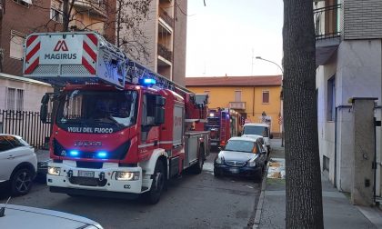 Incendio in casa nella notte di S.Stefano, anziana e badante salvate dai pompieri FOTO