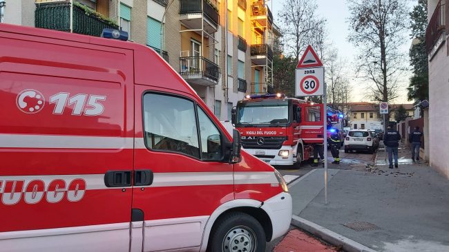 legnano incendio via giovannelli vgili del fuoco salvata anziana e badante